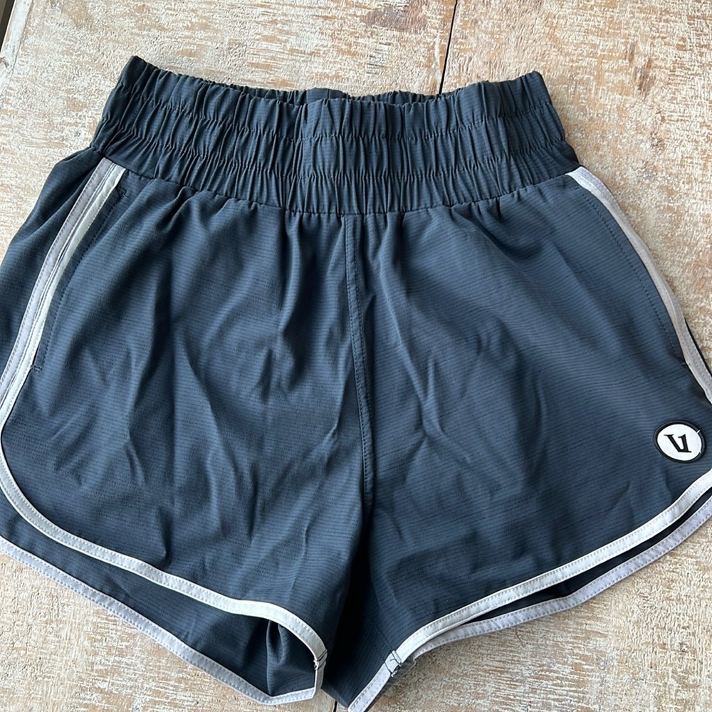 Cardiff Short
Women's VCycled™ Shorts, Charcoal color block